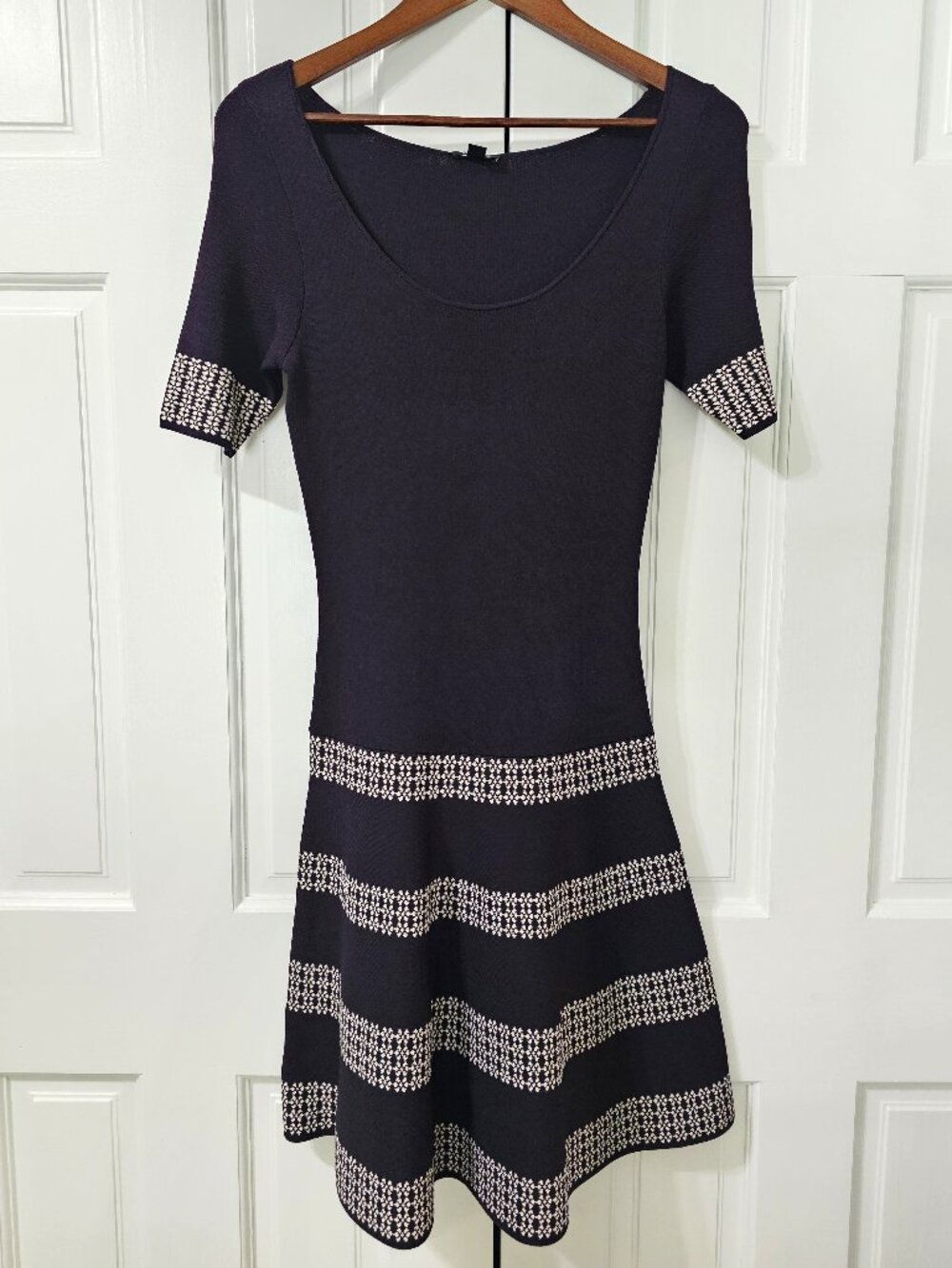 Ann Taylor Navy Blue Knit Fit & Flare Skater Dress Geometric White Border EUC